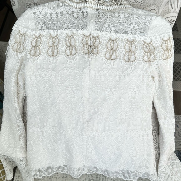 Elegant White Lace Women's Top - Picture 2 of 6